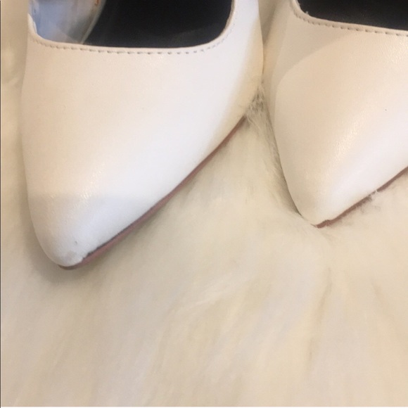 🔥 bebe 🔥 White & Black Pointed Toe Pumps Size 5 - Picture 4 of 7